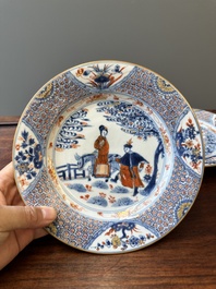 Een paar Chinese Imari-stijl 'Xi Xiang Ji' borden, Kangxi