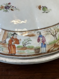 Une terrine couverte &agrave; deux compartiments et une assiette monogramm&eacute;e en porcelaine de Chine famille rose de Canton, 19&egrave;me