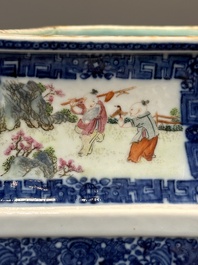 Een zeldzame Chinese ruitvormige Canton famille rose 'visser, houthakker, boer en geleerde 漁樵耕讀圖' vaas, Qianlong