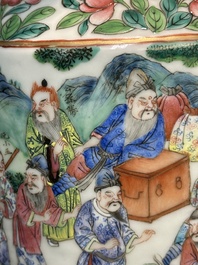 Een paar Chinese Canton famille rose 'Verhaal van de Wateroever 水滸傳' vazen, 19e eeuw