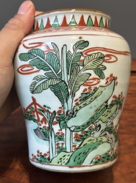 Een kleine Chinese wucai pot met figuren in een landschap, Transitie periode