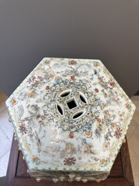 Tabouret en porcelaine de Chine famille verte de Canton &agrave; d&eacute;cor figuratif, 19&egrave;me