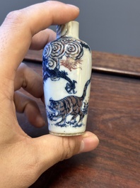 Sept tabati&egrave;res en porcelaine de Chine en bleu, blanc et rouge de cuivre, marque de Yongle and Yongzheng, 19&egrave;me