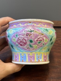 Deux bols en porcelaine de Chine famille rose pour le march&eacute; Straits ou Peranakan, 19&egrave;me