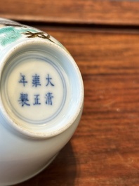 Tasse en porcelaine de Chine famille rose &agrave; d&eacute;cor de coq, marque de Yongzheng, 18/19&egrave;me