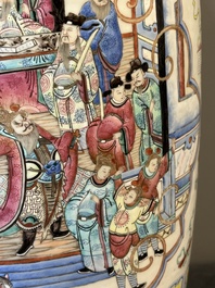 Paire de vases en porcelaine de Chine famille rose &agrave; d&eacute;cor narratif, 19&egrave;me