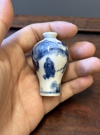 Dix vases et tabati&egrave;res en porcelaine de Chine en bleu et blanc, 19&egrave;me