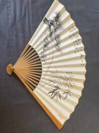 Drie waaiers, navolger van Zhang Daqian 張大千 (1899-1983) en Wu Hufang 吴湖帆 (1894-1968), inkt en kleur op papier