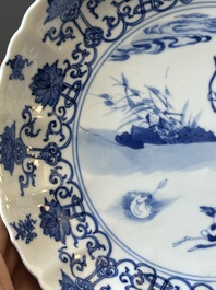 Quarte assiettes en porcelaine de Chine en bleu et blanc &agrave; d&eacute;cor floral et de chasse mongole, marque de Chenghua et Kangxi, Kangxi