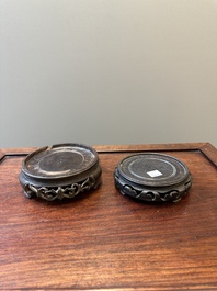 A pair of Chinese Canton famille rose vases with wooden stands, 19th C.