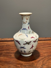A Chinese famille rose vase with butterfly design, Guangxu mark, 19th C.