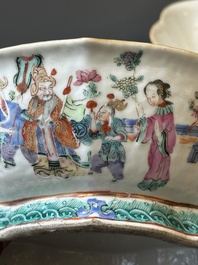 Drie gelobde Chinese famille rose kommen, Yongzheng merk, 19e eeuw
