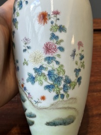 Two Chinese famille rose vase, Ju Ren Tang 居仁堂 mark, 19/20th C.