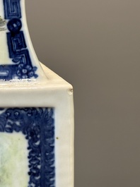 Rare vase en porcelaine de Chine famille rose en forme de losange &agrave; d&eacute;cor de 'p&ecirc;cheur, b&ucirc;cheron, agriculteur et &eacute;rudit 漁樵耕讀圖', Qianlong