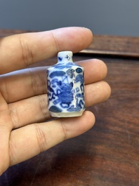 Dix vases et tabati&egrave;res en porcelaine de Chine en bleu et blanc, 19&egrave;me