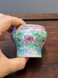 Deux bols en porcelaine de Chine famille rose pour le march&eacute; Straits ou Peranakan, 19&egrave;me