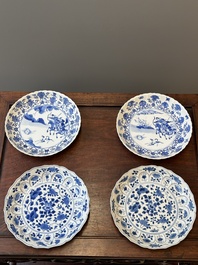 Quarte assiettes en porcelaine de Chine en bleu et blanc &agrave; d&eacute;cor floral et de chasse mongole, marque de Chenghua et Kangxi, Kangxi