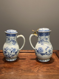 Two Chinese blue and white jugs and cover with floral decor, Yongzheng/Qianlong