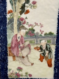 Een zeldzame Chinese ruitvormige Canton famille rose 'visser, houthakker, boer en geleerde 漁樵耕讀圖' vaas, Qianlong