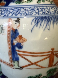 Vase en porcelaine de Chine wucai &agrave; d&eacute;cor figuratif et calligraphie, 19&egrave;me