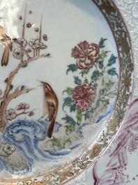 Paire d'assiettes en porcelaine de Chine famille rose &agrave; d&eacute;cor de pies et de pivoines aux bords en bianco-sopra-bianco, Yongzheng