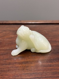 A fine Chinese celadon jade sculpture of a mythical beast, 17/18th C.