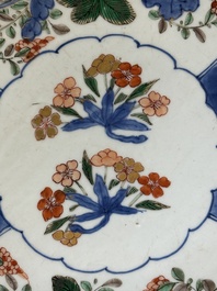 A Chinese verte-Imari dish with floral decor, Kangxi
