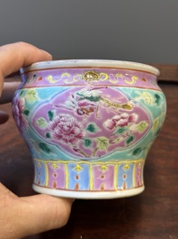 Deux bols en porcelaine de Chine famille rose pour le march&eacute; Straits ou Peranakan, 19&egrave;me