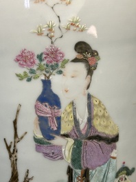Een Chinese famille rose vaas met Lan Caihe, Qianlong merk, 19/20e eeuw