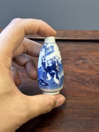 Zes Chinese blauw-witte snuifflessen, 19de eeuw