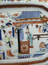 Een paar octagonale Chinese blauw-witte schotels en een paar famille rose schotels, Yongzheng