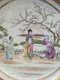 Un bol couvert et son assiette assortie en porcelaine de Chine famille rose de Canton, 19&egrave;me