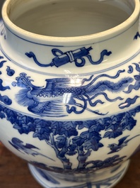 Een Chinese blauw-witte vaas met 'Lange Lijzen', Kangxi