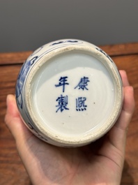 Een paar Chinese blauw-witte vazen met boeddhistische leeuwen, Kangxi merk, 19e eeuw