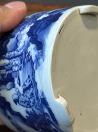 Vase de forme rouleau et un br&ucirc;le-parfum tripode en porcelaine de Chine en bleu et blanc, Kangxi