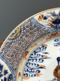 Een paar Chinese Imari-stijl 'Xi Xiang Ji' borden, Kangxi