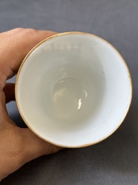 Tasse et soucoupe en porcelaine de Chine famille rose &agrave; d&eacute;cor 'Wu Shuang Pu', 19&egrave;me