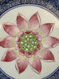 Assiette en porcelaine de Chine famille rose &agrave; d&eacute;cor de lotus pour le march&eacute; Sud-Est asiatique et une assiette &agrave; d&eacute;cor papillons, Yongzheng/Qianlong