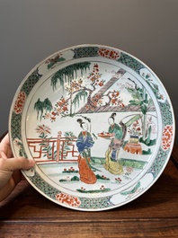 Paire de plats en porcelaine de Chine famille verte &agrave; d&eacute;cor 'Xi Xiang Ji', Kangxi