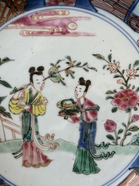 Een paar Chinese famille rose kommen en vier borden, Yongzheng/Qianlong