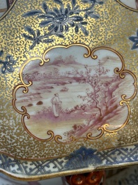 Soupi&egrave;re couverte sur son support en porcelaine de Chine famille rose de Canton &agrave; d&eacute;cor mandarin, Qianlong