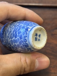 Four Chinese blue and white vases and a box with cover, all marked, 18/19th C.