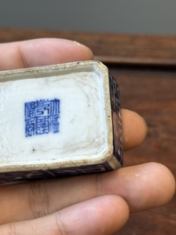 Four Chinese blue and white vases and a box with cover, all marked, 18/19th C.