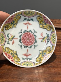 Cinq tasses et six soucoupes en porcelaine de Chine famille rose &agrave; d&eacute;cor floral, Yongzheng/Qianlong