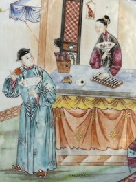 Een Chinese Canton famille rose terrine, deksel en onderschotel met mandarijns decor, Qianlong