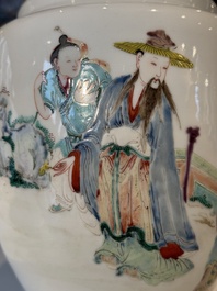 Vase en porcelaine de Chine famille rose &agrave; d&eacute;cor figuratif, marque de sceau ji 迹, Yongzheng