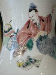 Vase en porcelaine de Chine famille rose &agrave; d&eacute;cor figuratif, marque de sceau ji 迹, Yongzheng