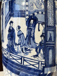 Grand vase de forme roulea en porcelaine de Chine en bleu et blanc &agrave; d&eacute;cor de 'Guo Ziyi 郭子儀拜壽', Kangxi