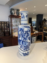 Grand vase de forme roulea en porcelaine de Chine en bleu et blanc &agrave; d&eacute;cor de 'Guo Ziyi 郭子儀拜壽', Kangxi