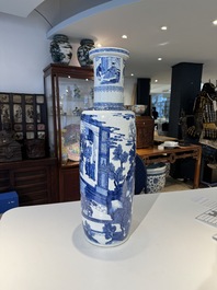 Een grote Chinese blauw-witte rouleauvaas met 'Guo Ziyi 郭子儀拜壽' decor, Kangxi